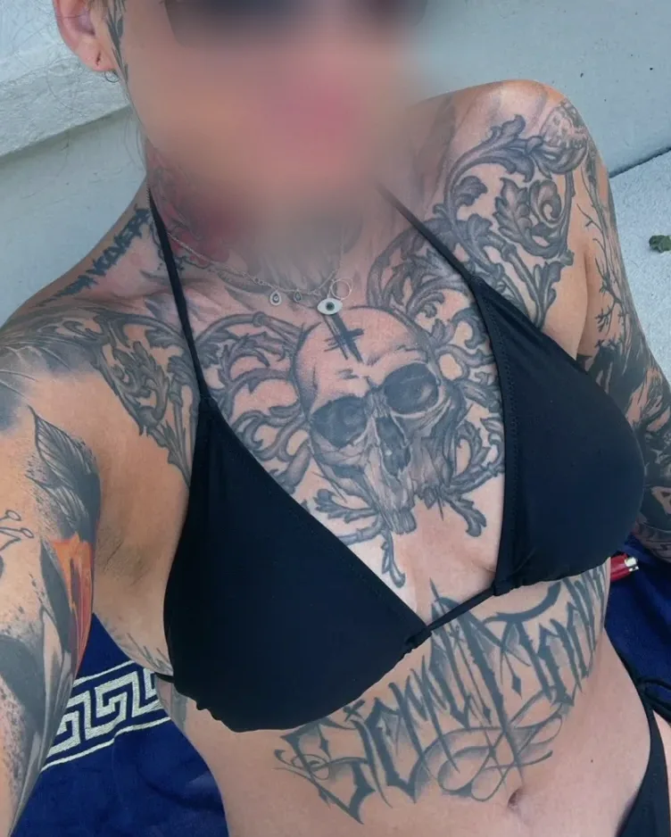 Viktoria, 32